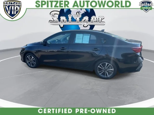 Used 2023 Black Kia LXS image 10