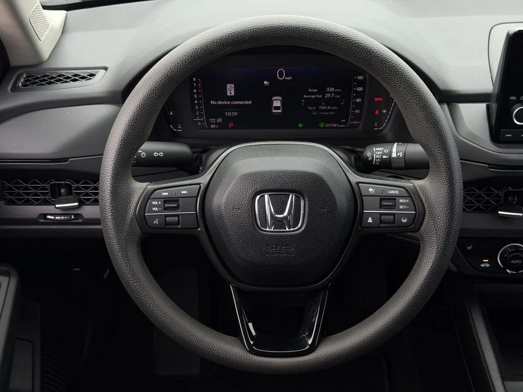 Used 2025 White Honda SE image 12