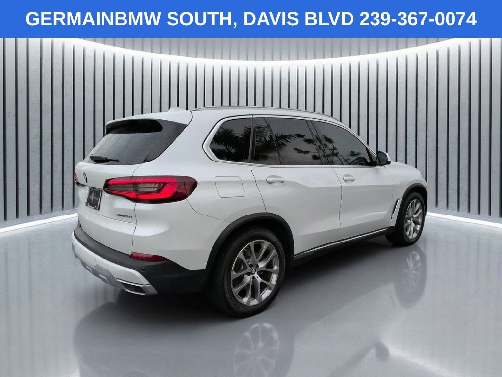 Used 2021 White Metallic BMW sDrive40i image 5