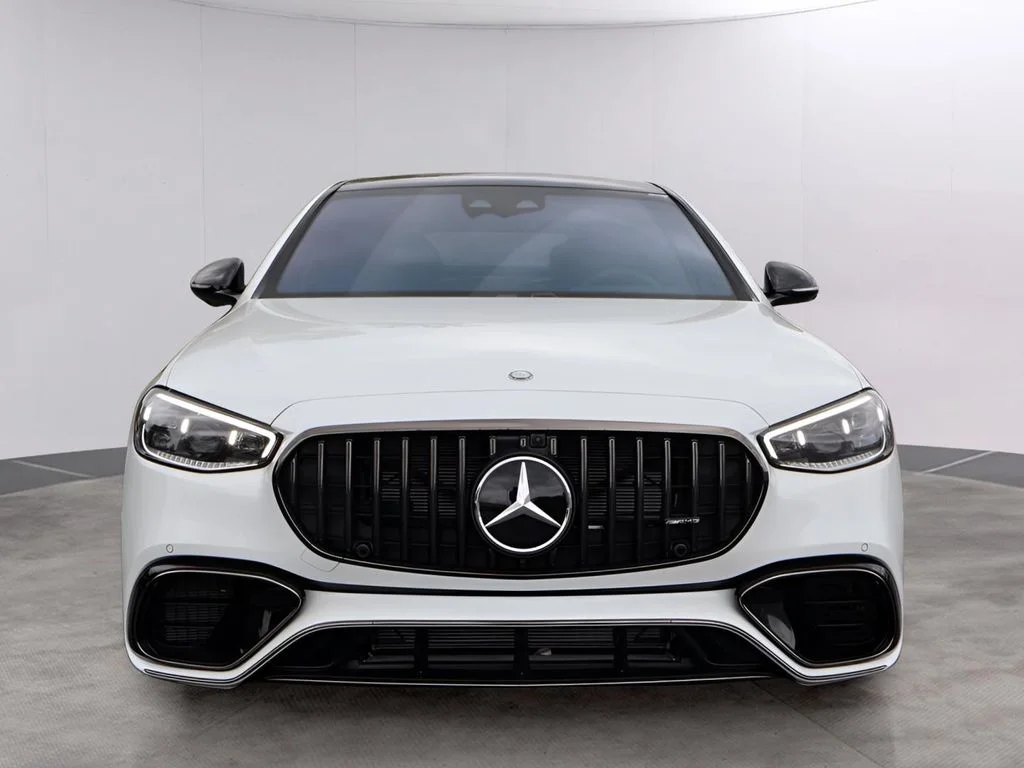 New 2025 MANUFAKTUR Moonlight White Metallic Mercedes-Benz S 63 E AMG® image 2