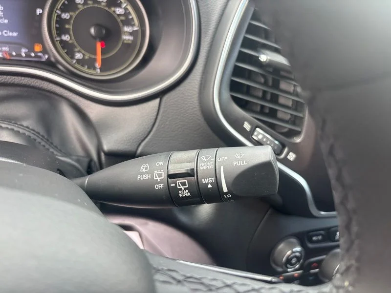 Used 2022 Silver Jeep Trailhawk image 35