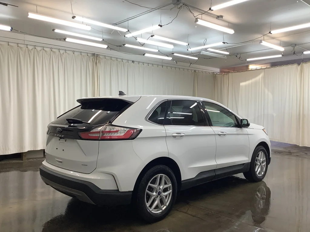 Used 2022 Oxford White Ford SEL image 5