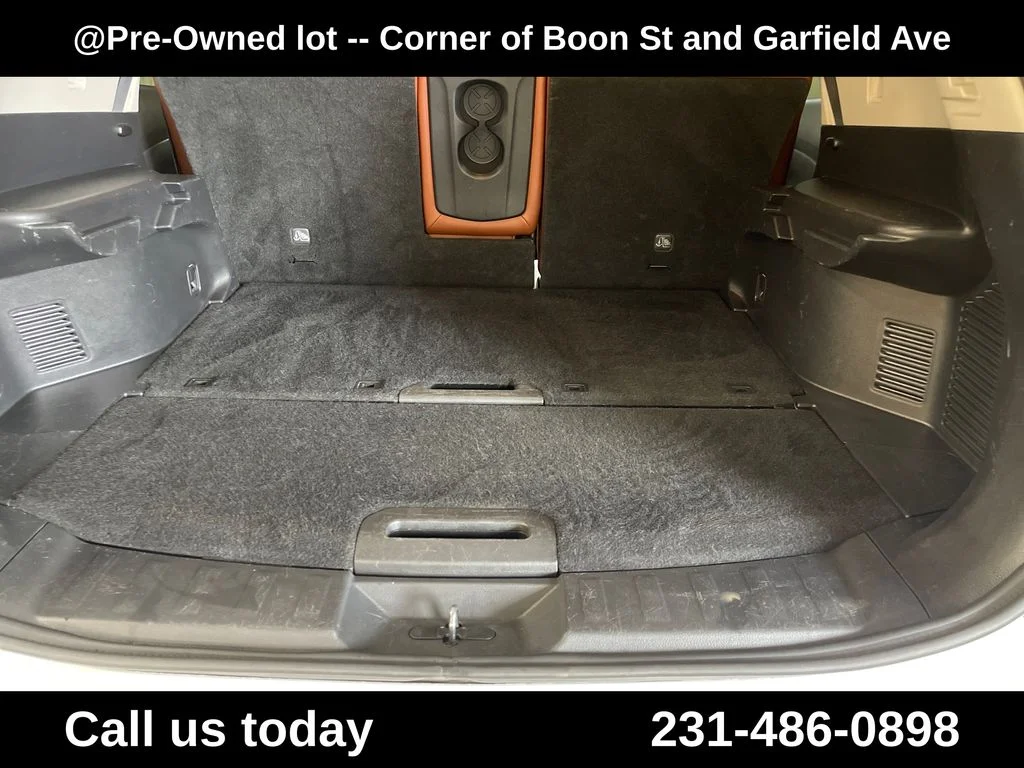 Used 2017  Nissan SL image 26