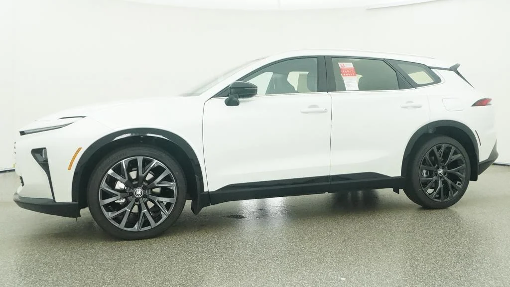 New 2026 Oxygen White Toyota Limited image 4
