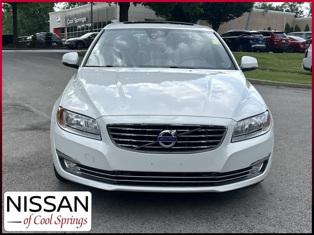 Used 2016 White Volvo T5 image 2