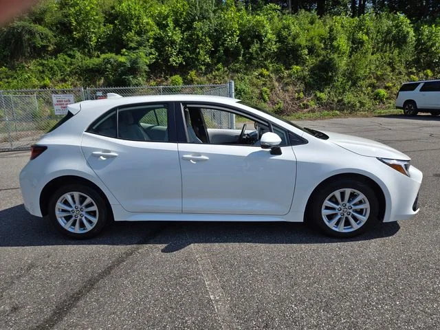 Used 2025 White Toyota SE image 9