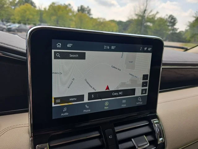 Used 2020 White Lincoln Reserve image 18