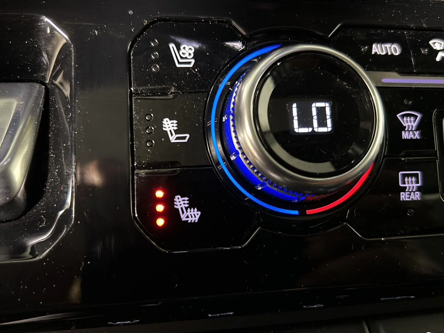 Used 2025 Onyx Black GMC Denali image 30