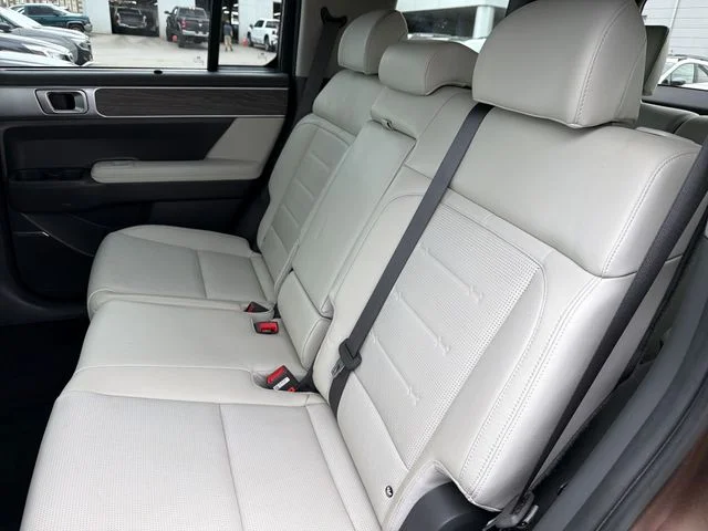 Used 2024  Hyundai Limited image 21
