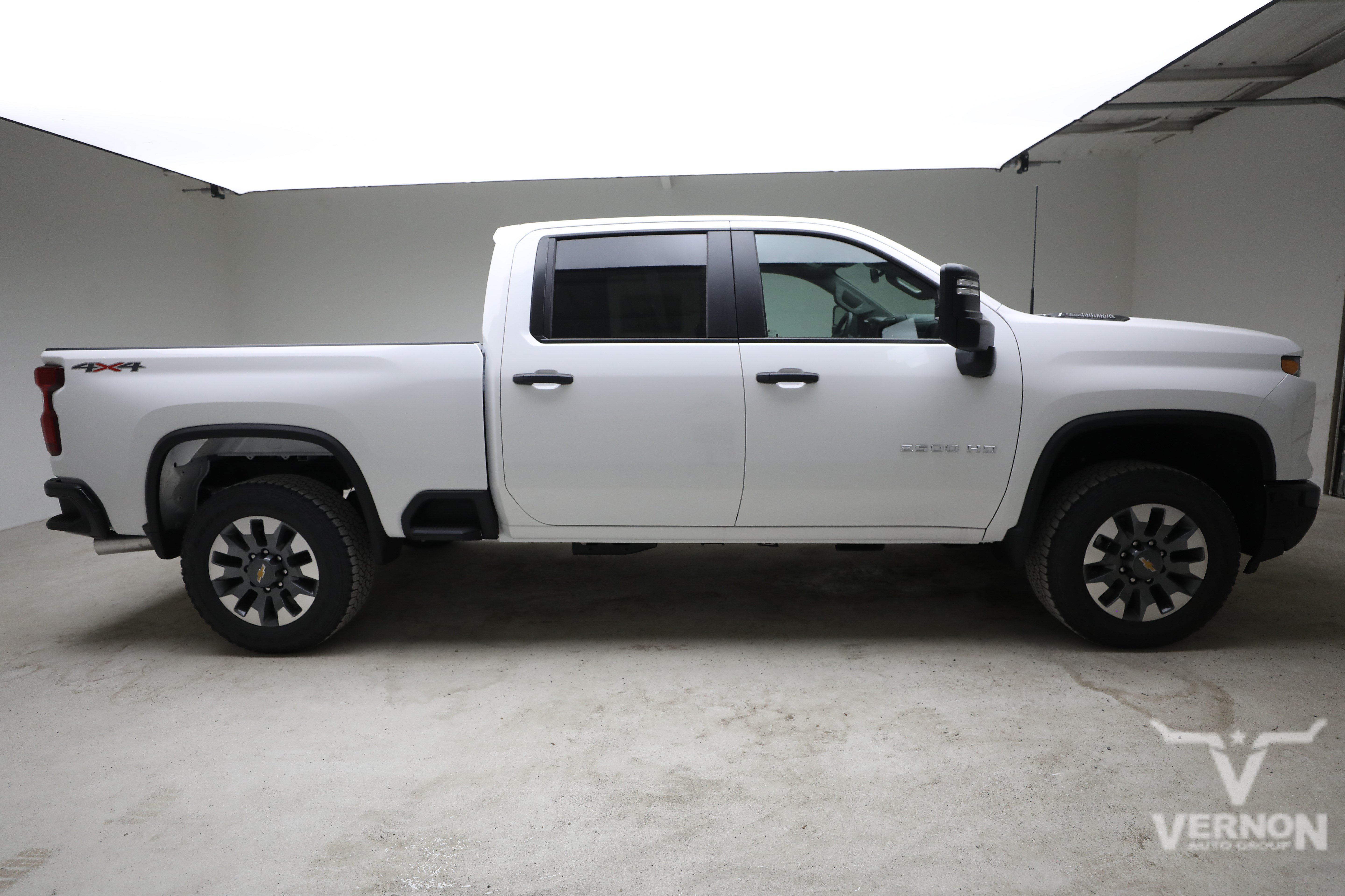 New 2026 Summit White Chevrolet N image 6