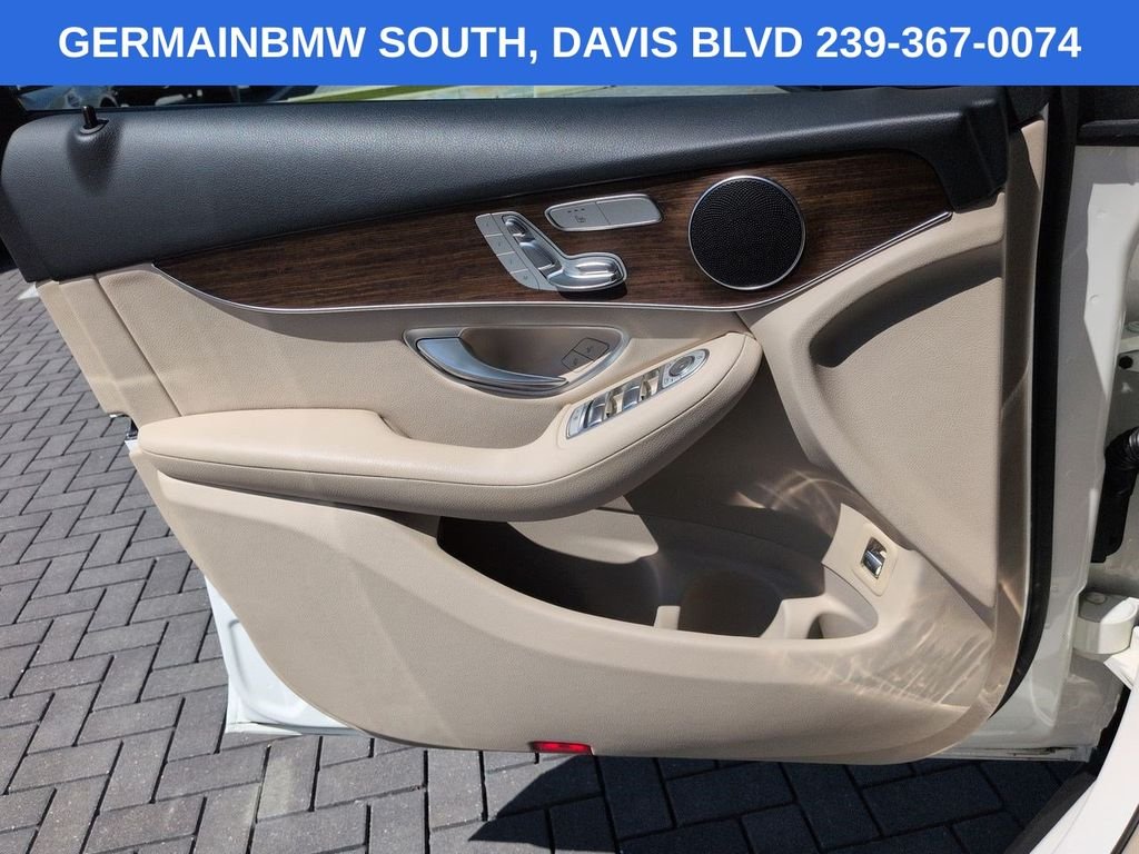 Used 2022 Polar White Mercedes-Benz GLC 300 image 28