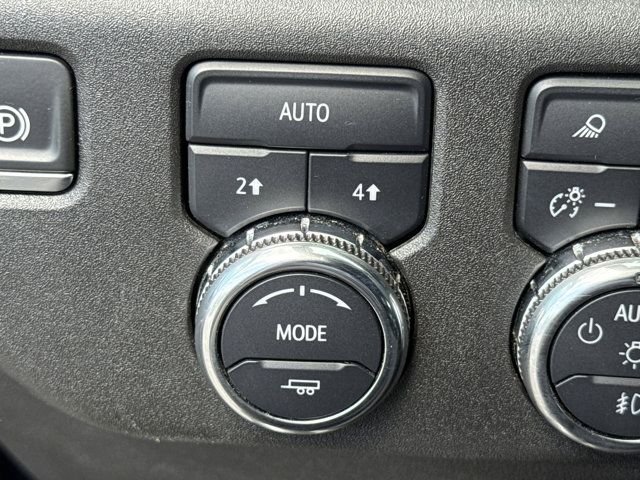 Used 2025 Silver GMC SLT image 30