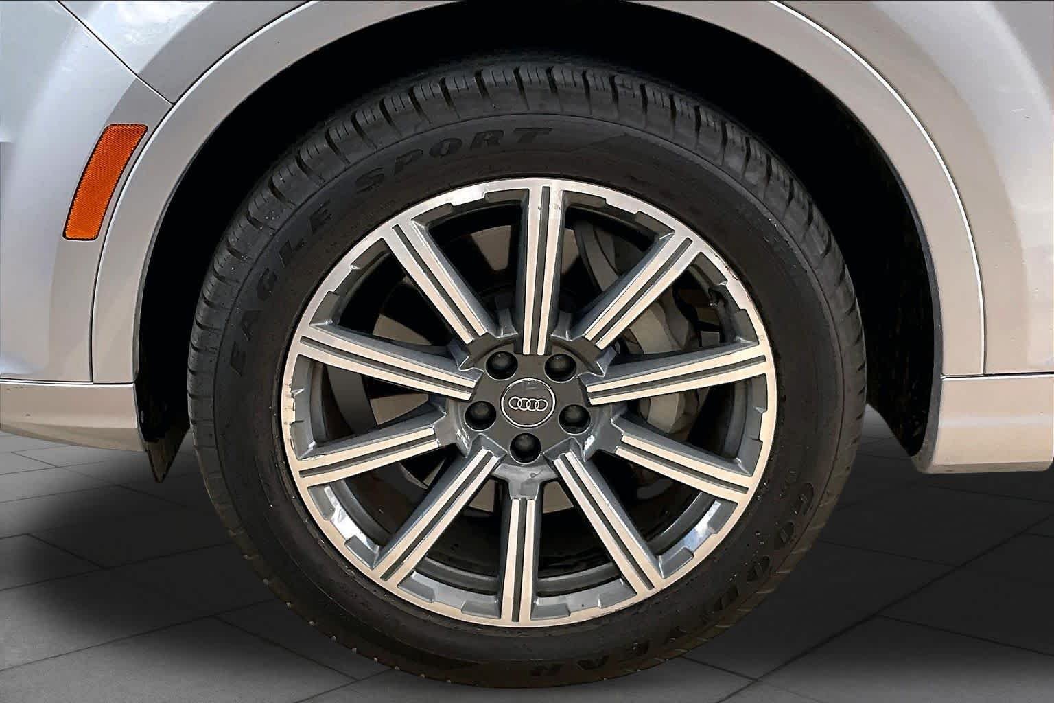Used 2018 Florett Silver Metallic Audi Premium Plus image 11