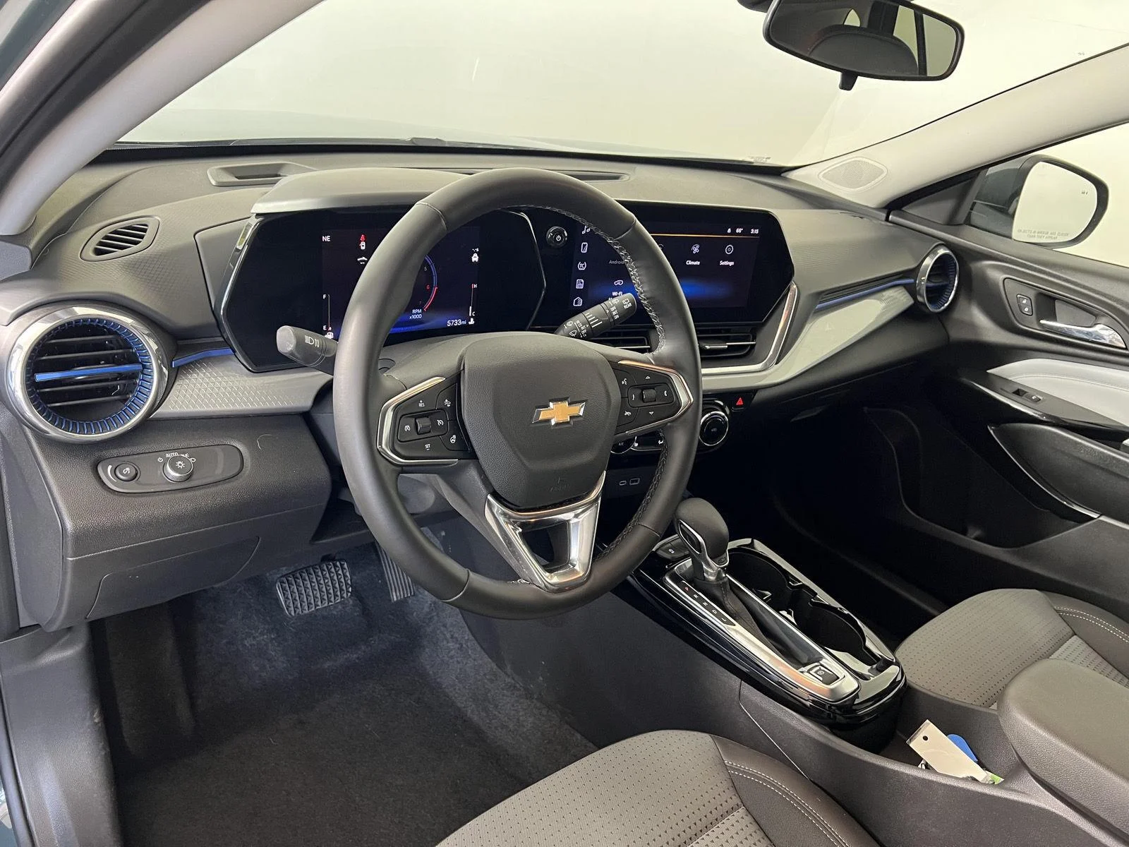 Used 2025 Cypress Gray Chevrolet LT image 3