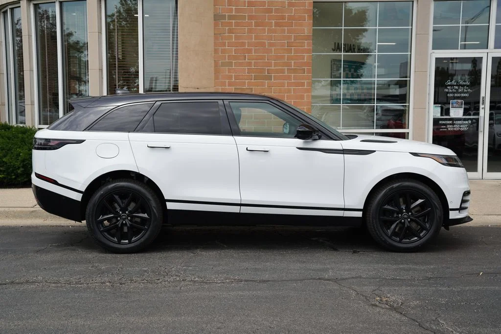 New 2026 Fuji White Land Rover P250 Base image 7