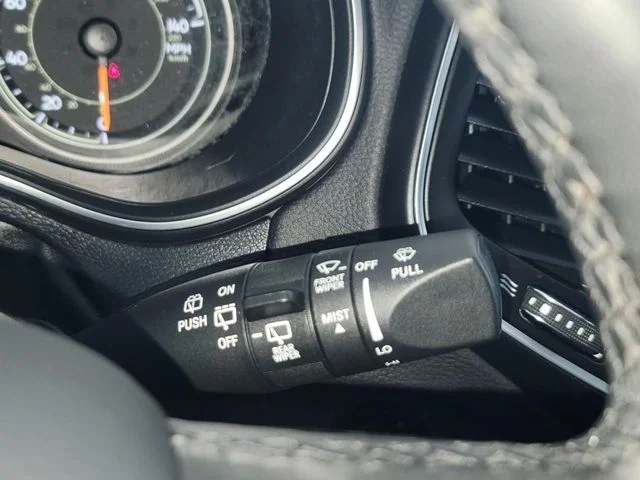 Used 2022 White Jeep Latitude Lux image 16