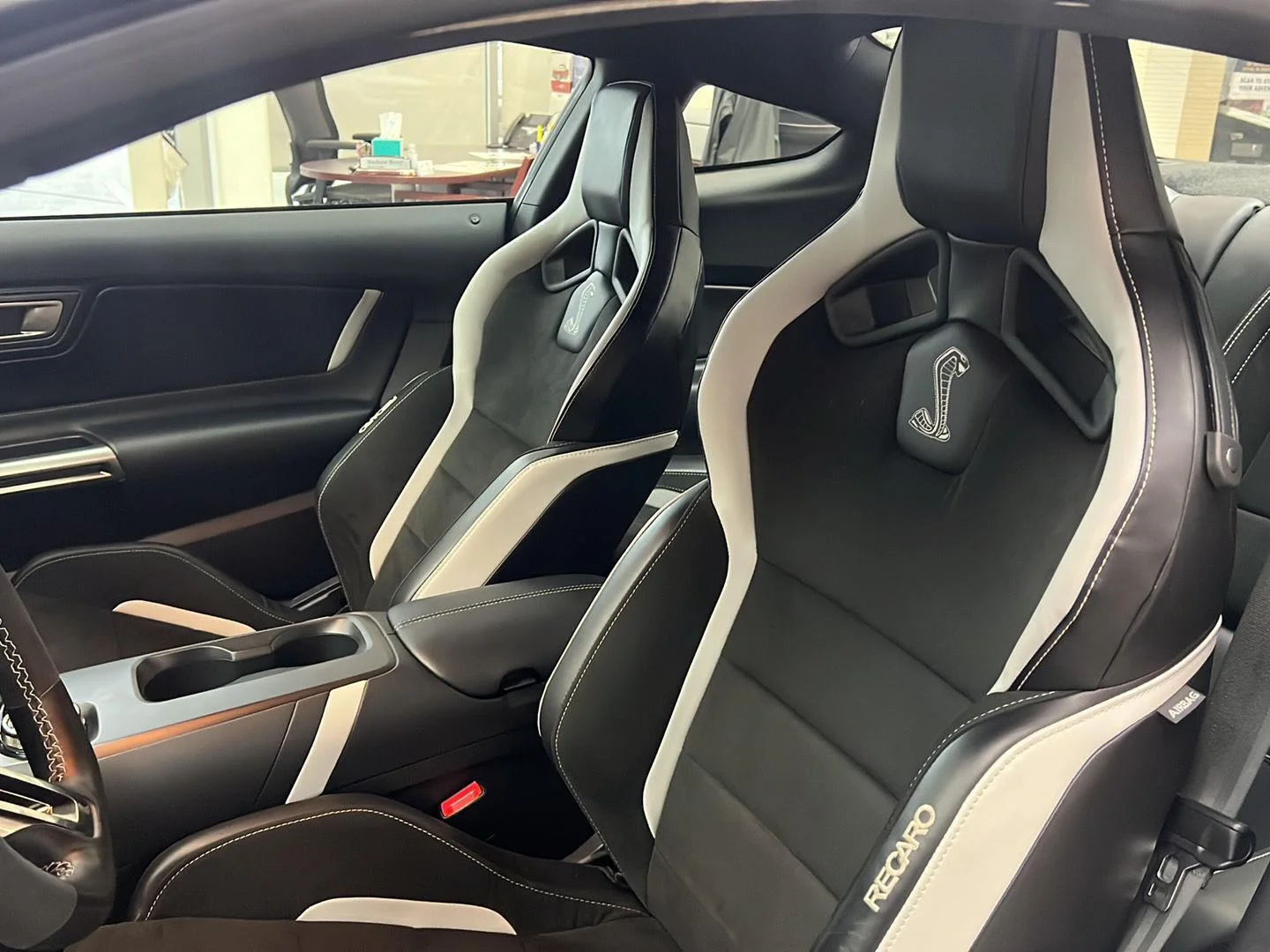 Used 2021 Oxford White Ford Shelby GT500 image 16