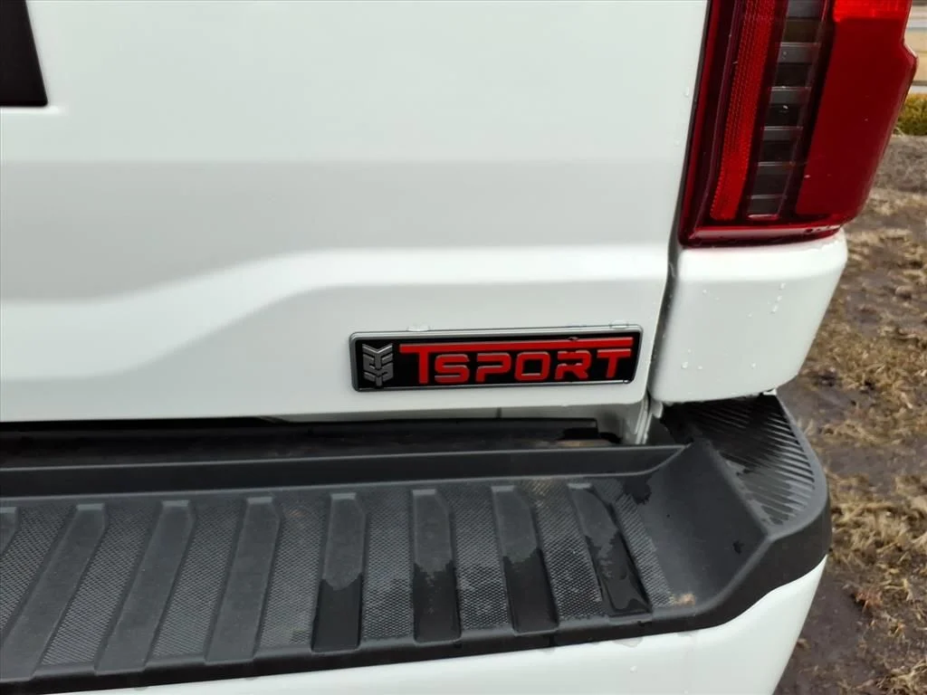 New 2026 Oxford White Ford XLT image 6