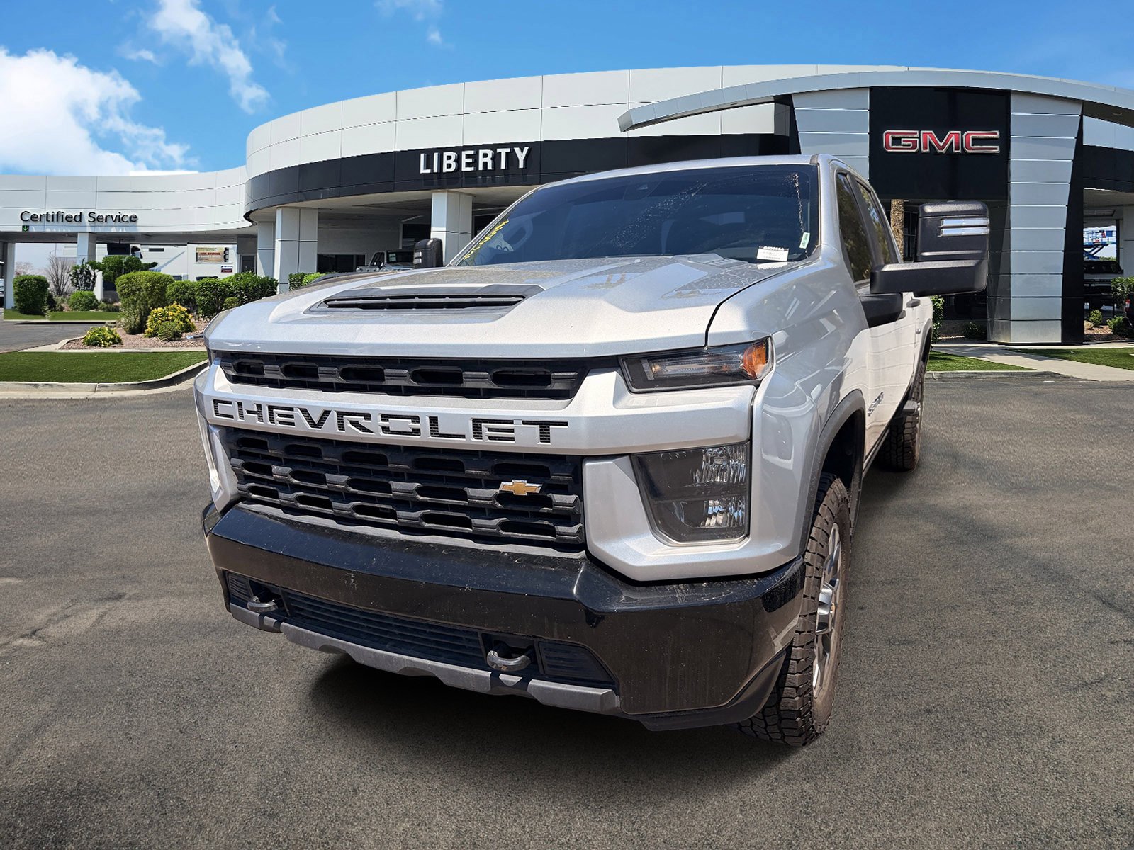 Used 2022 SILVER ICE METALLIC Chevrolet Custom image 4