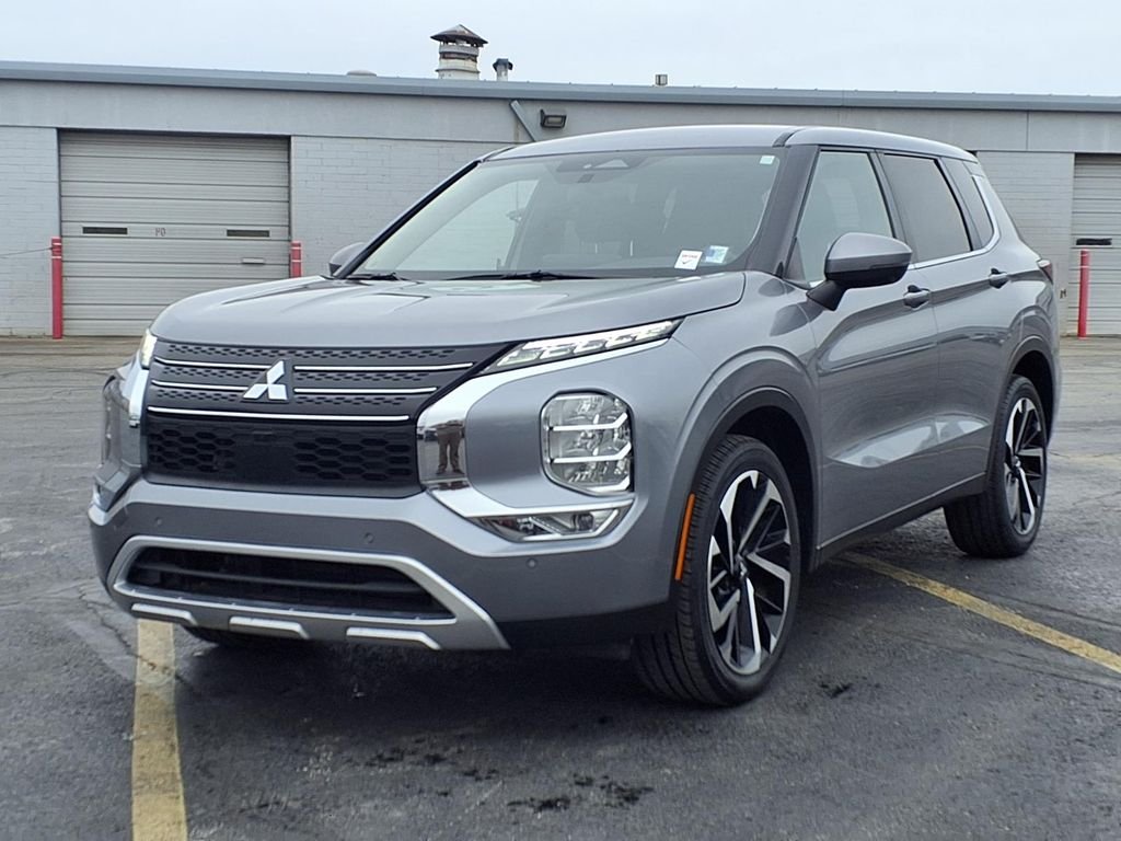 Used 2024 Mitsubishi Outlander SE with VIN JA4J3VA84RZ042574 for sale in Kansas City