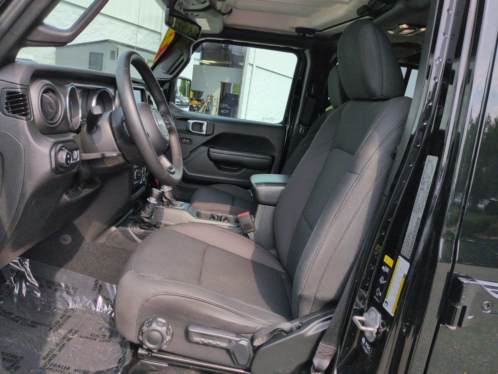 Used 2023 Black Clearcoat Jeep Sport S image 18