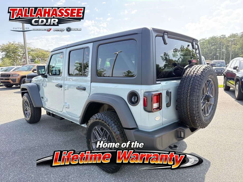 New 2026 Earl Clearcoat Jeep Sport S image 5