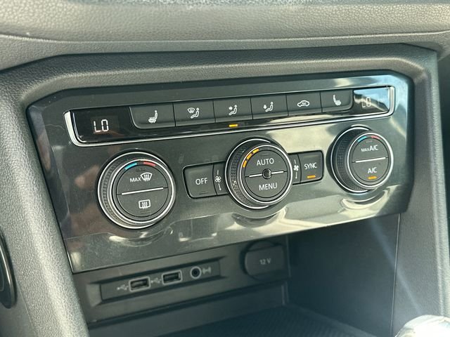 Used 2018 Gray Volkswagen 2.0T SE image 28