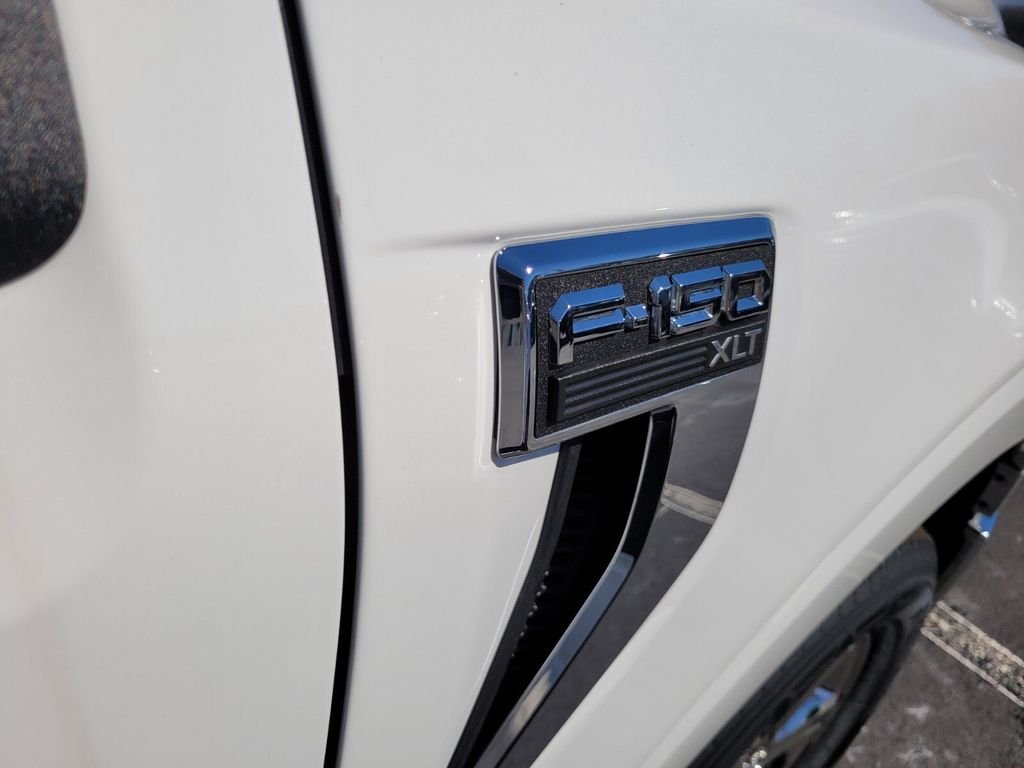 New 2025 Oxford White Ford XLT image 36