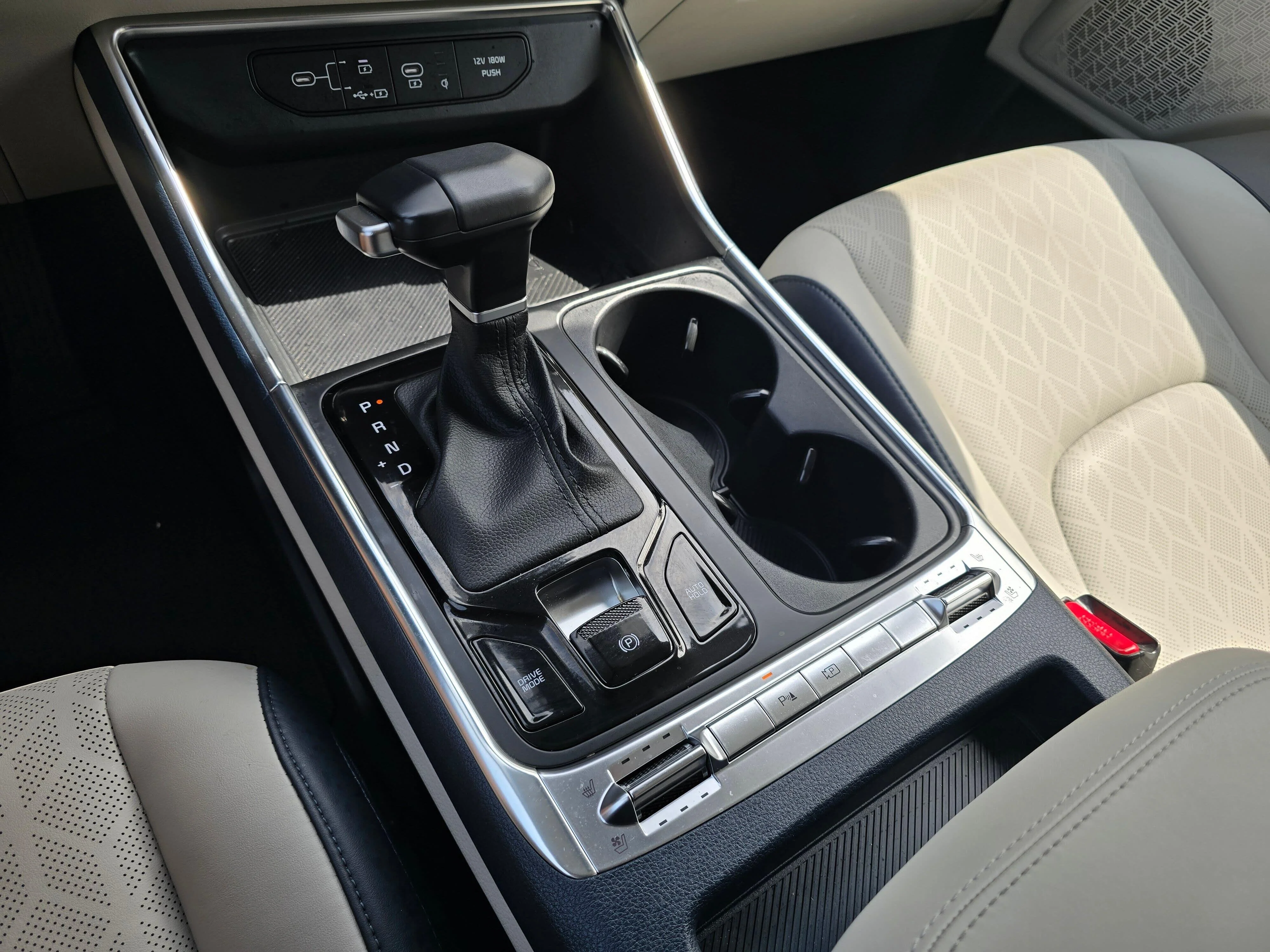 Used 2025 Ceramic White Kia SX image 25