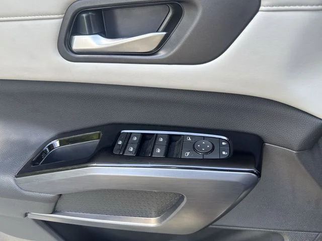 Used 2024 White Nissan SL image 31