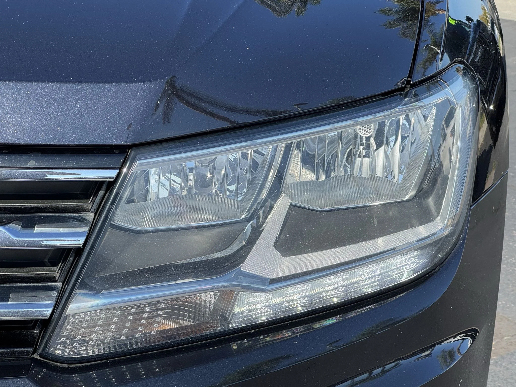 Used 2020 Deep Black Pearl Volkswagen SE image 5