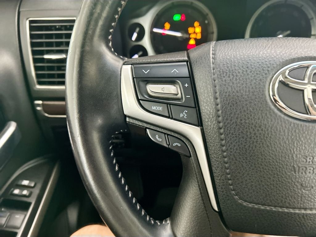 Used 2019 Midnight Black Metallic Toyota Base image 11