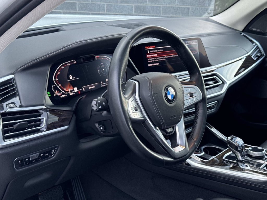 Used 2019 White Metallic BMW xDrive40i image 25
