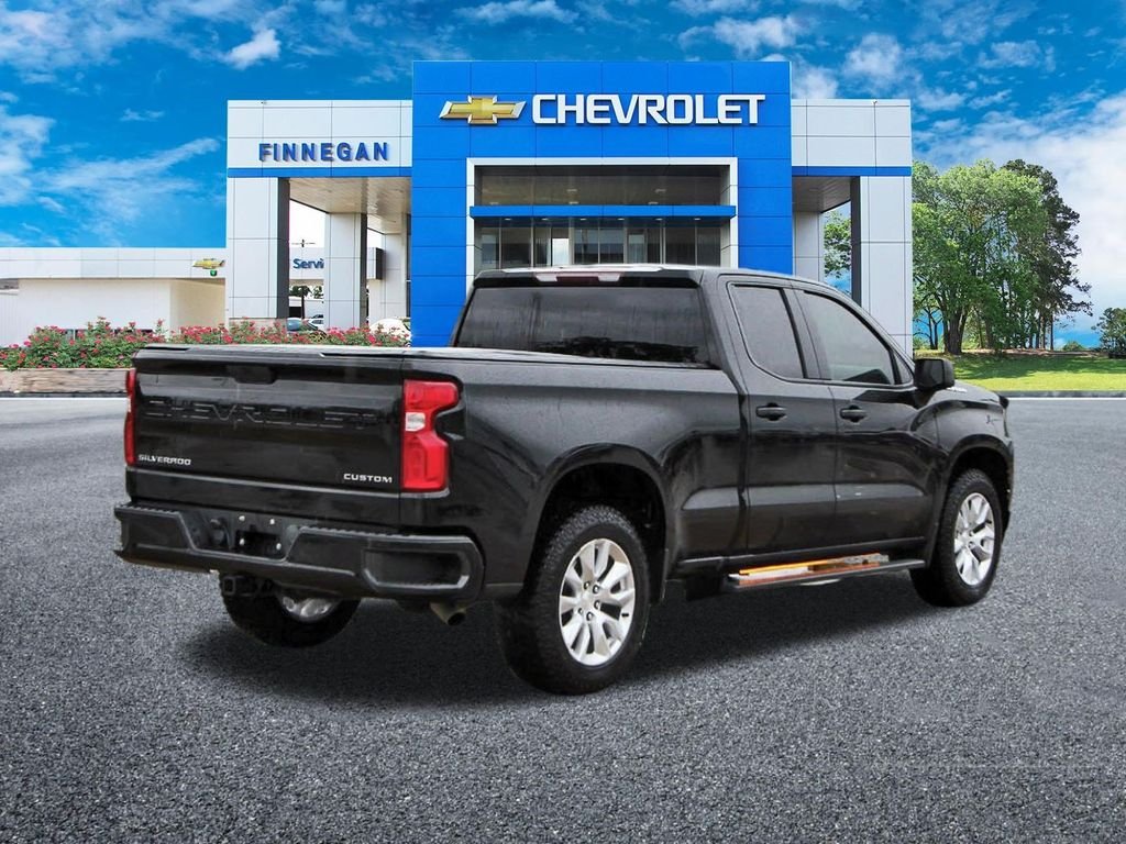 Used 2021 Black Chevrolet Custom image 7