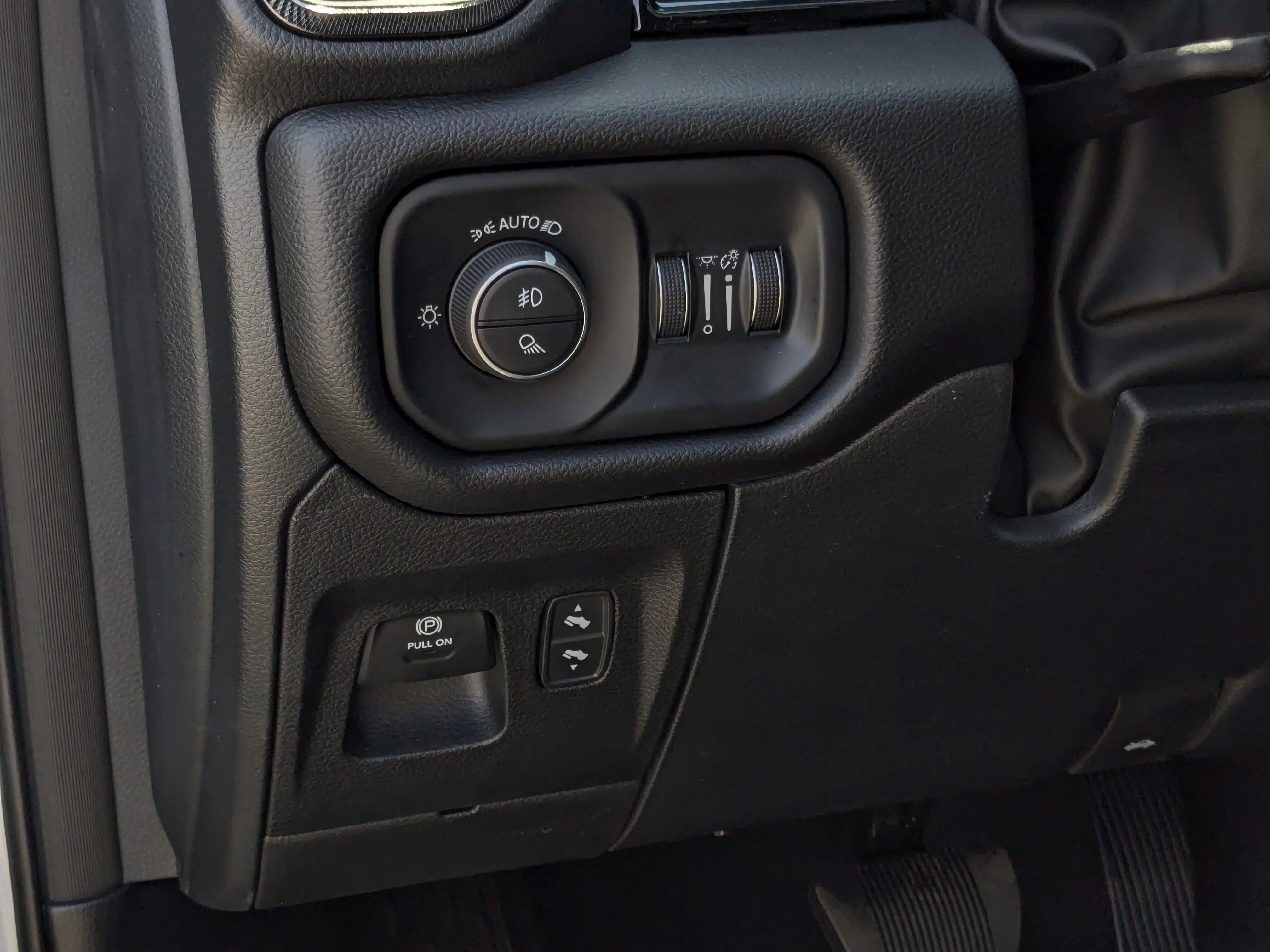 New 2025 White RAM Sport - - Night Edition - Level 1 Equip - Panoramic Sunroof & Tons more! image 16
