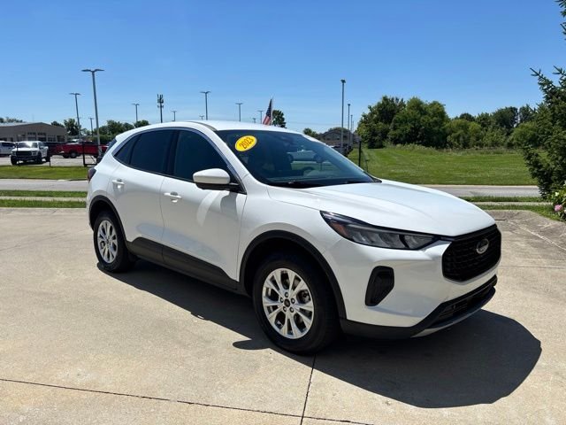 Used 2023 White Ford Active image 33