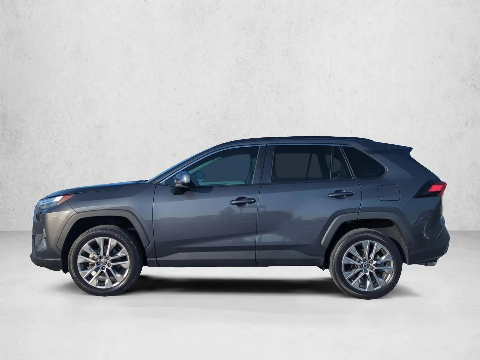 Used 2023 Magnetic Gray Metallic Toyota XLE Premium image 4