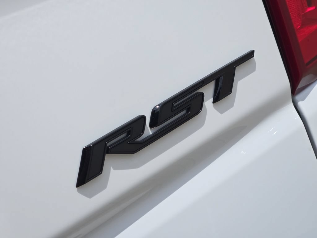 New 2026 Summit White Chevrolet RST image 23