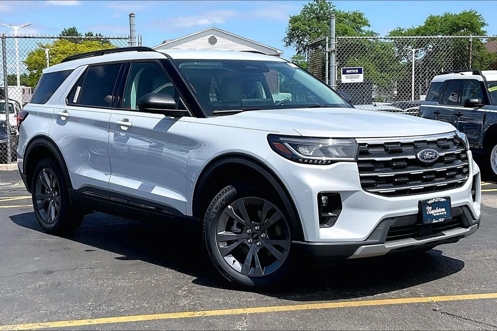 New 2026 Space White Metallic Ford Active image 35