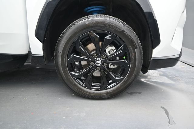 Used 2023 Wind Chill Pearl/Midnight Black Metallic Toyota XSE image 17