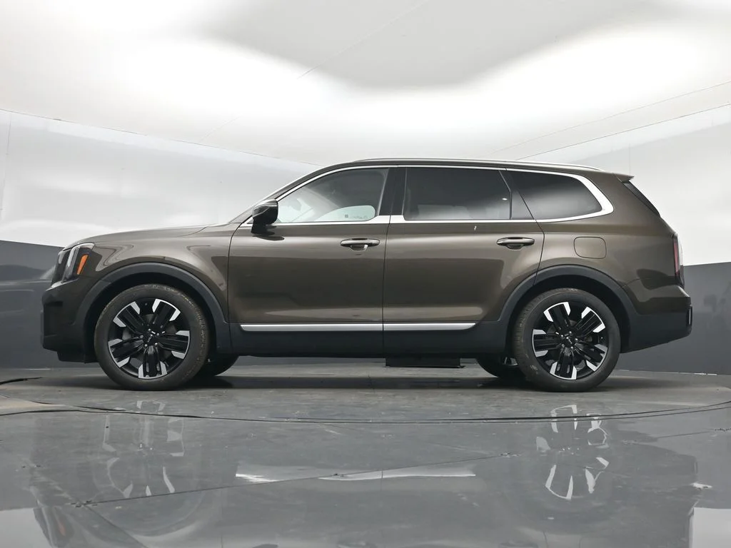 Used 2023 Green Kia SX-Prestige image 15