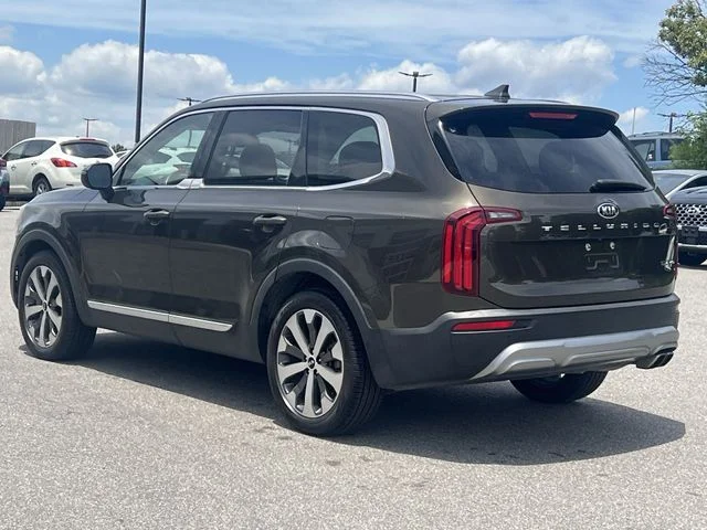 Used 2021 Green Kia EX image 11