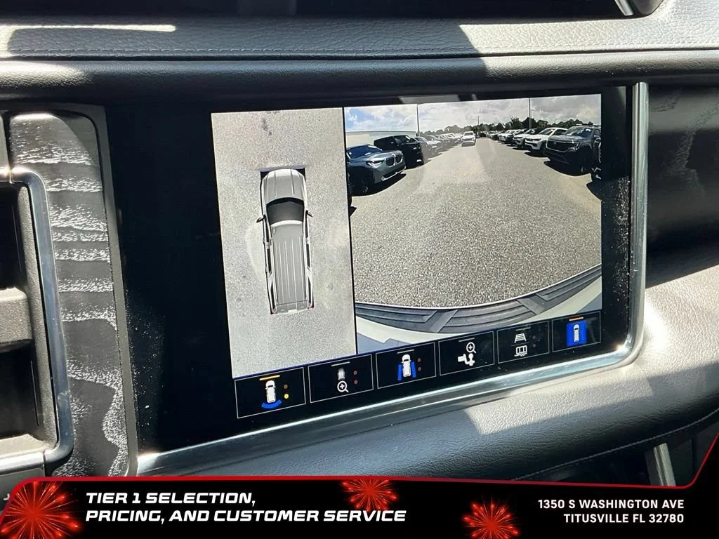 Used 2022 White Frost Tricoat GMC Denali image 34