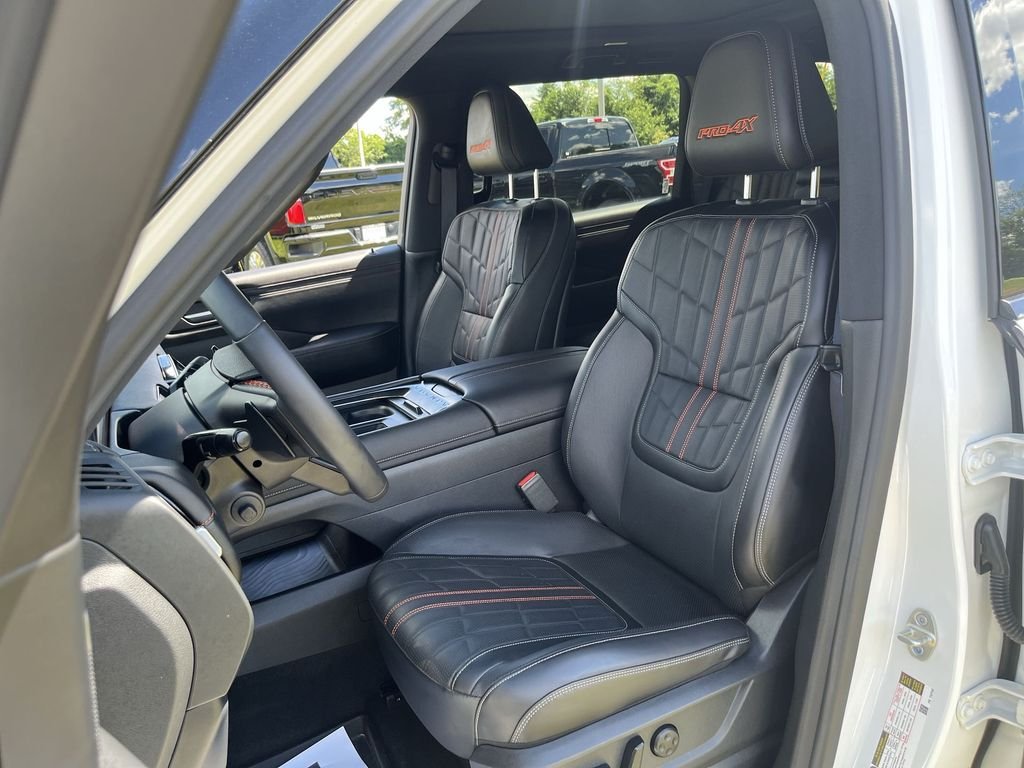 Used 2025 White Nissan PRO-4X image 17