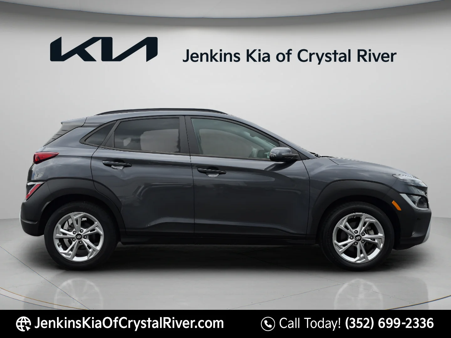 Used 2022 Thunder Gray Hyundai SEL image 3