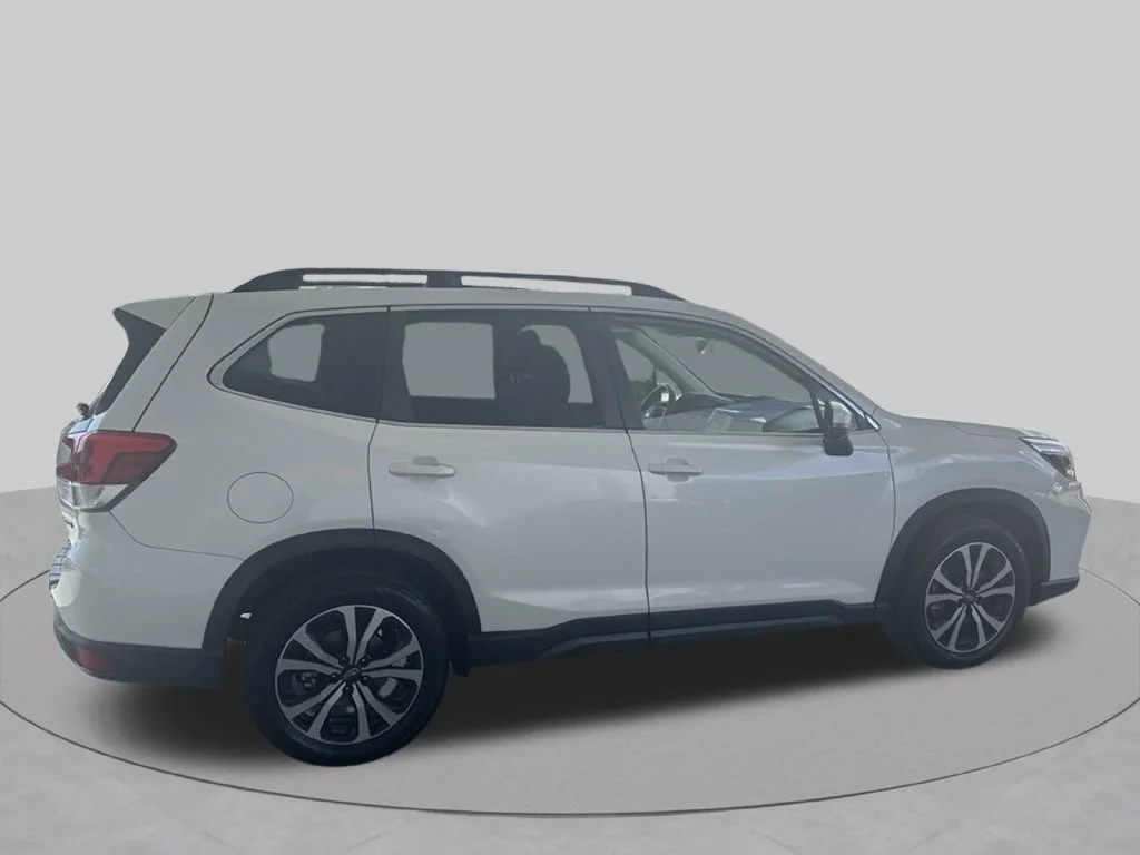 Used 2020 Crystal White Pearl Subaru Limited image 10