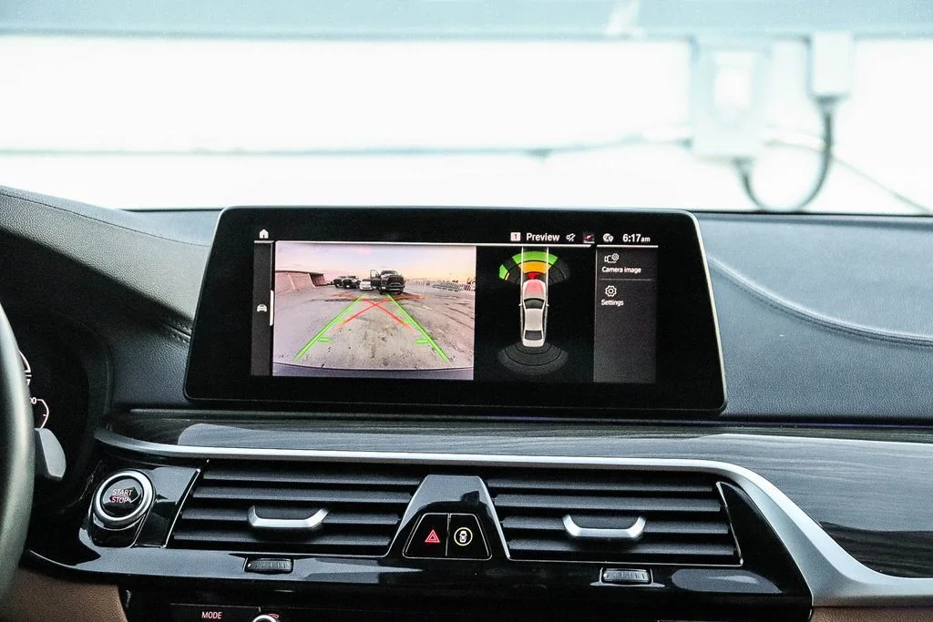 Used 2020 Black BMW 530e iPerformance image 16