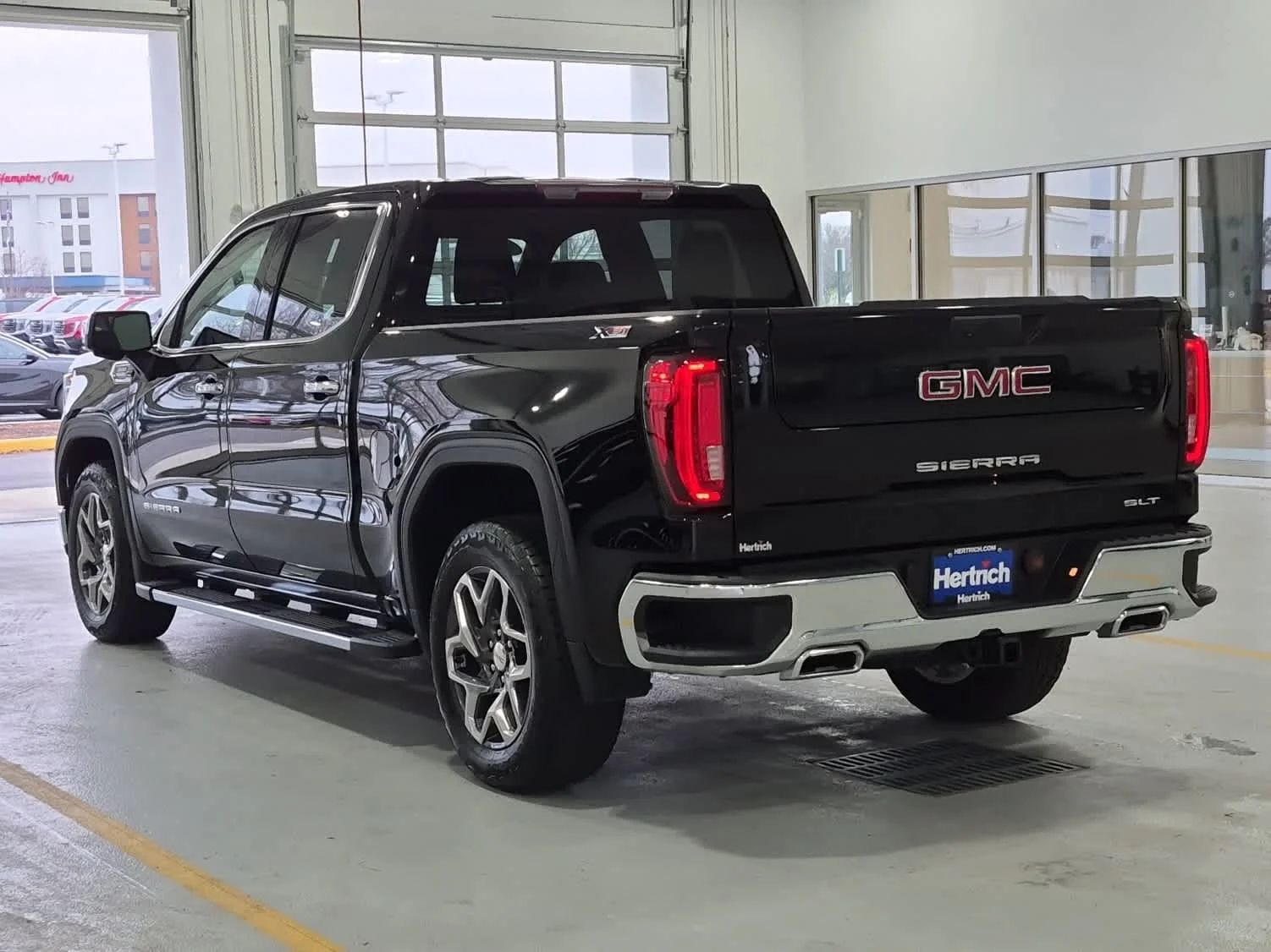 Used 2023 Onyx Black GMC SLT image 5