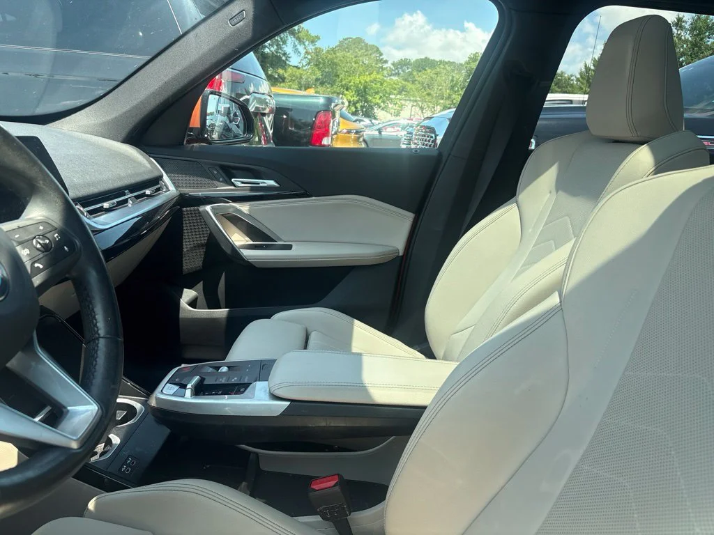 Used 2023 Orange BMW xDrive28i image 14