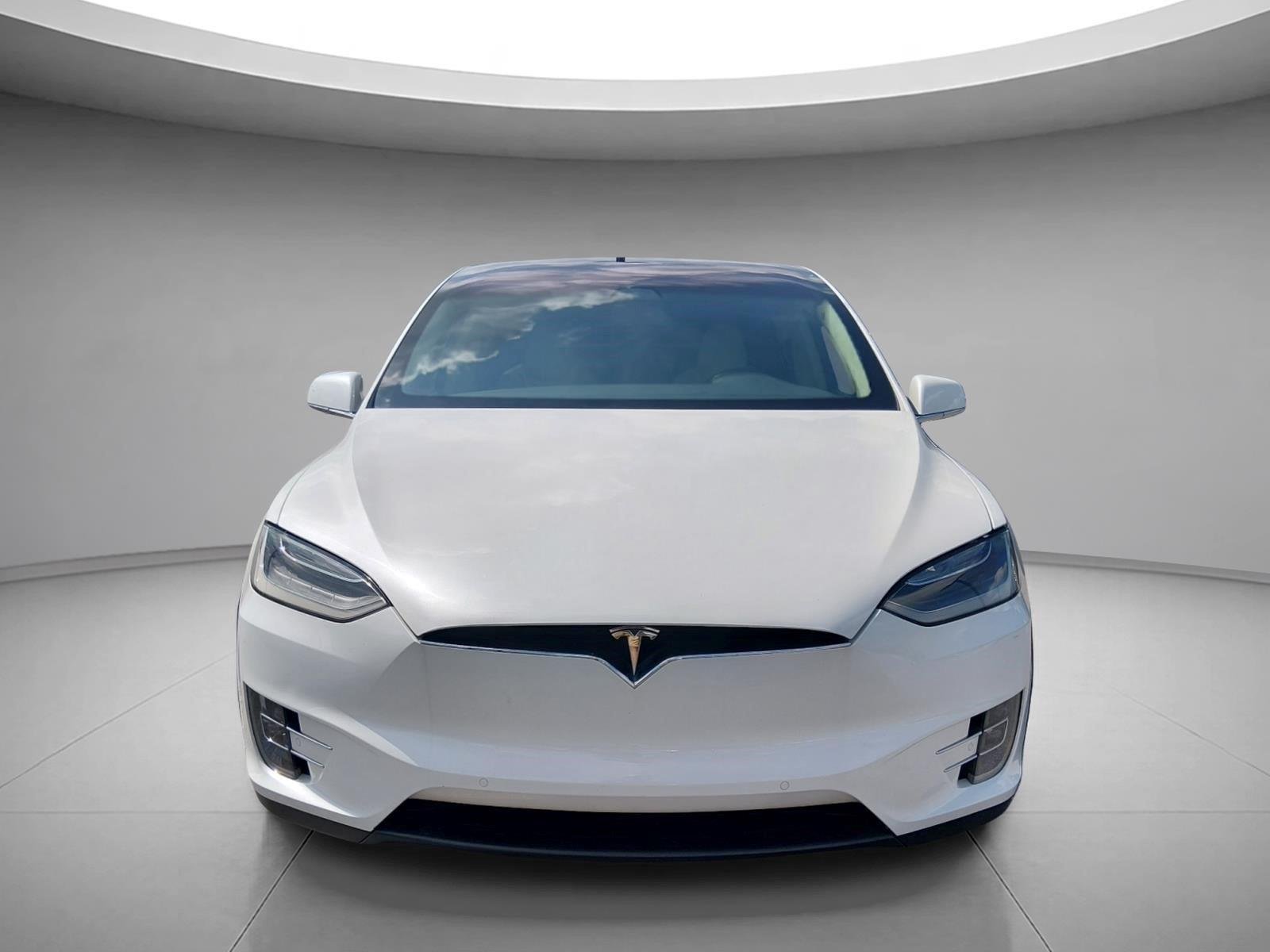 Used 2017  Tesla 90D image 8